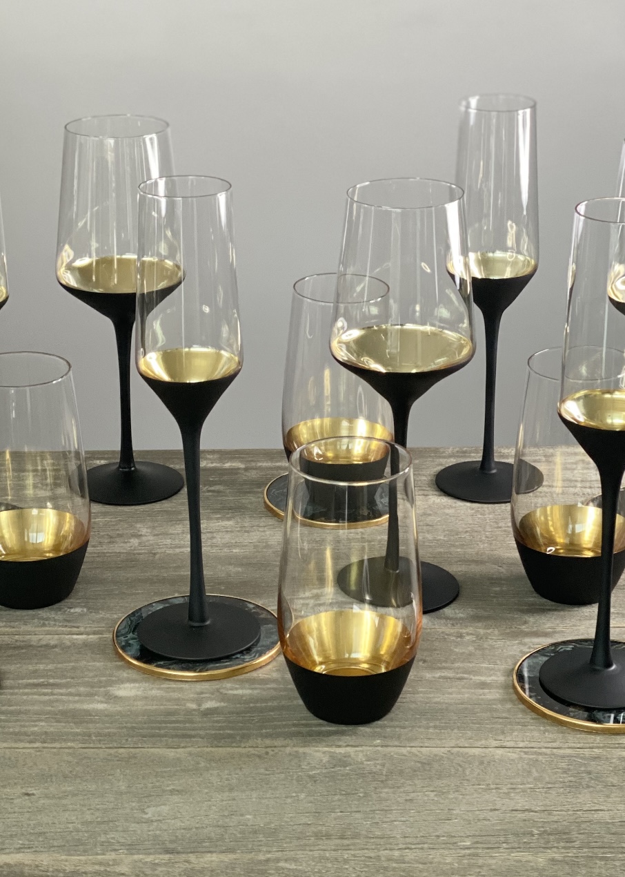 Set Of 4 Black Stem Wine Glasses